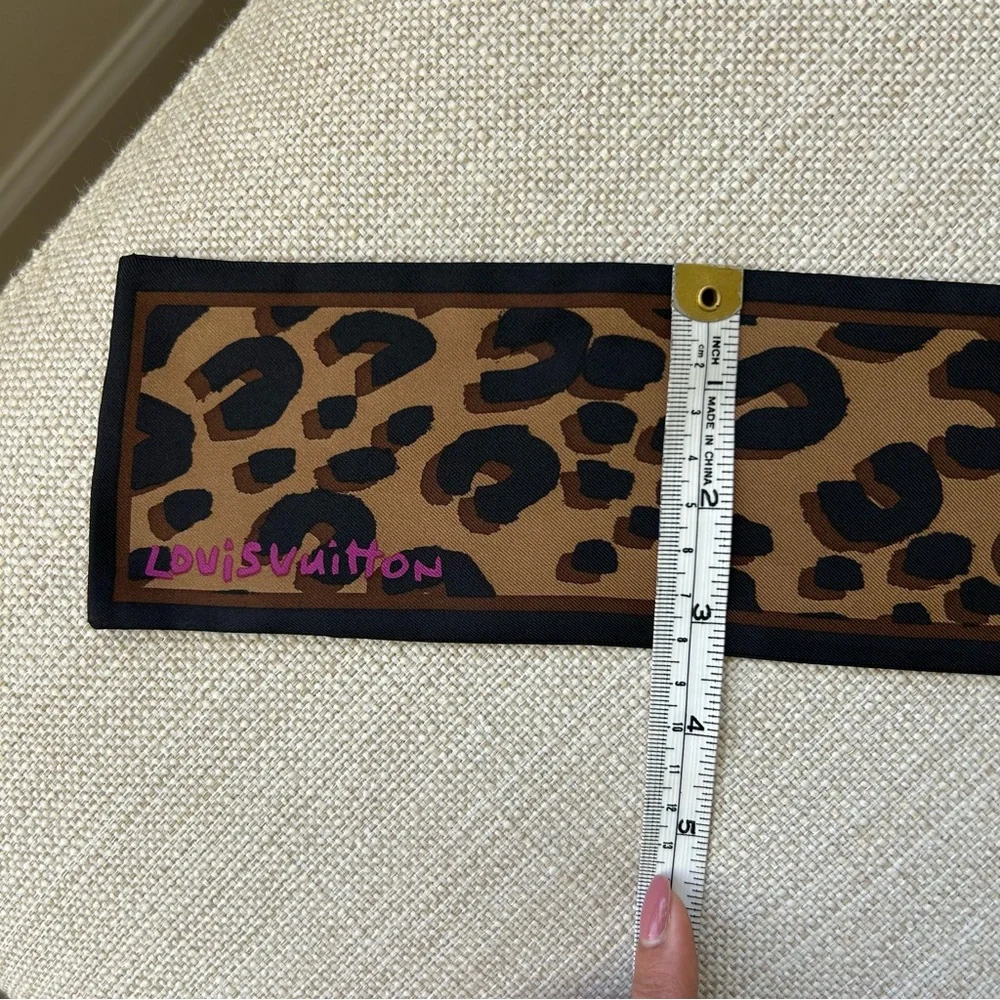Louis Vuitton 100% Silk Scarf M 72394 Brown Black Leopard Print Bandeau Designer